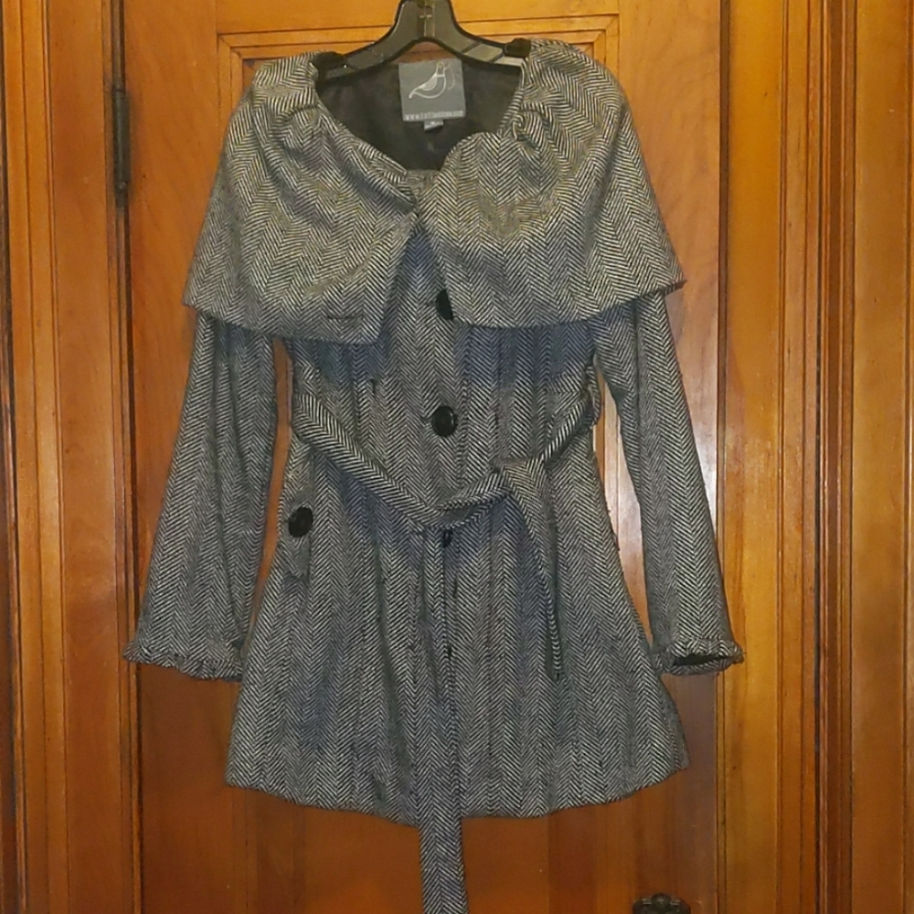 Chevron patterned capelet swing coat